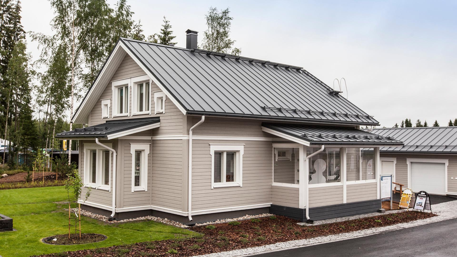 Suomessa realistinen käyttöikä GreenCoat®-katolle on 70–80 vuotta, kun huoltomaalaus on tehty vähintään kerran.