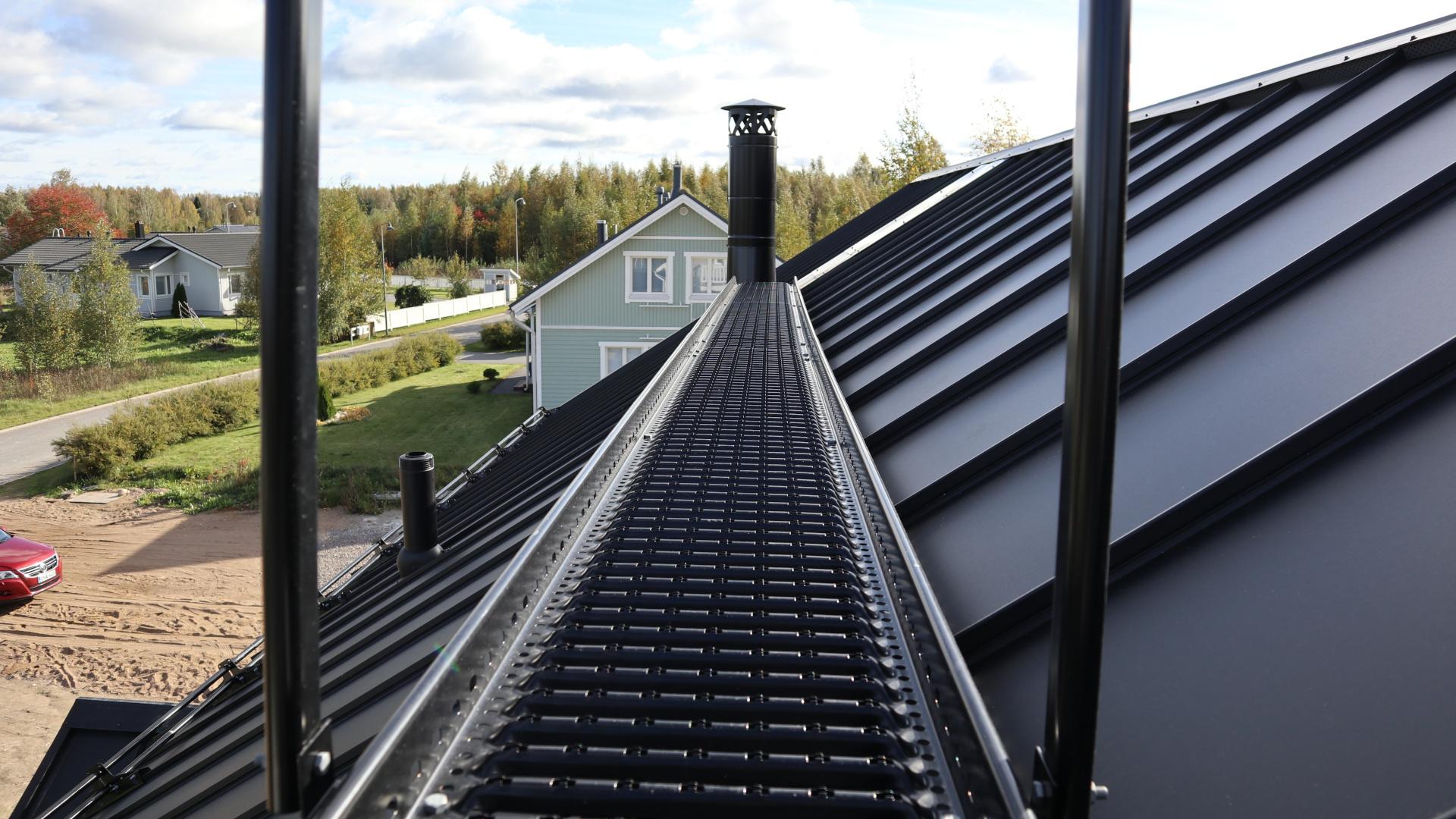 Kattoturvatuotteet on hyvä huomioida kattopeltejä tilattaessa.