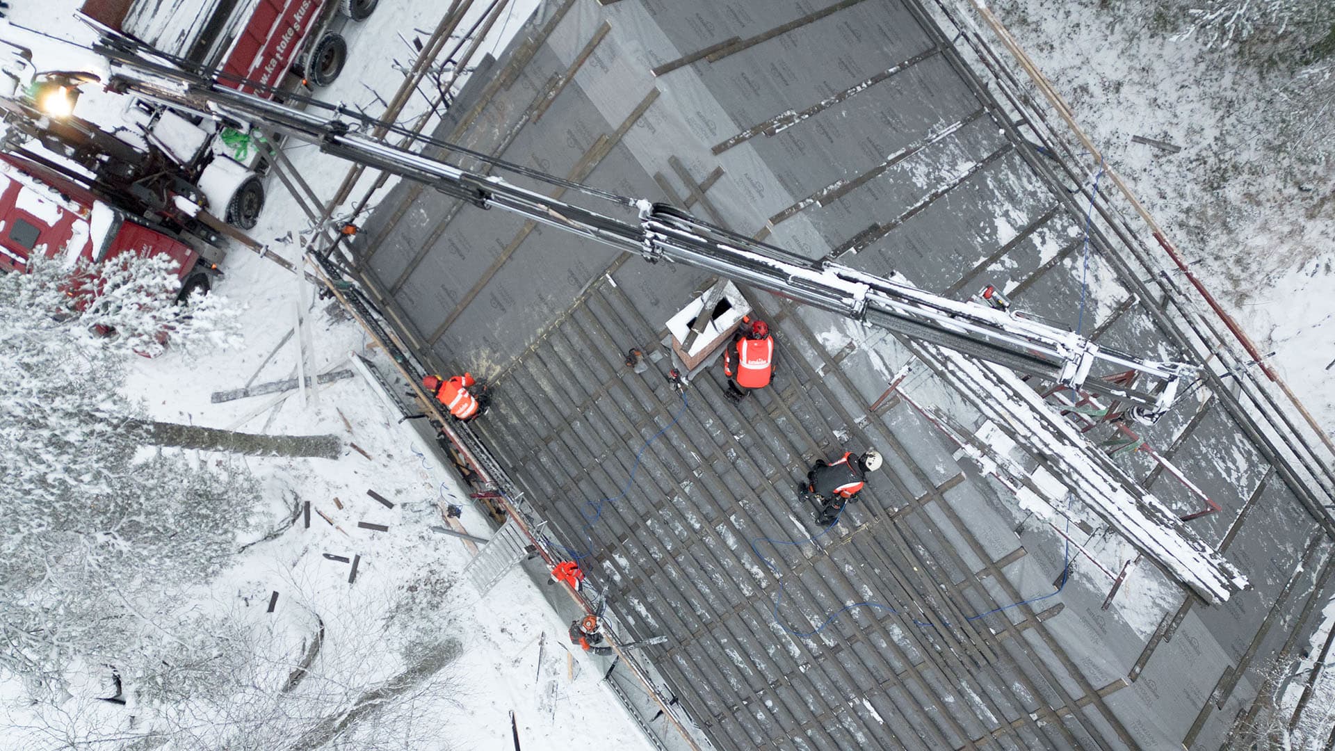 Kattoremontissa otetaan turvallisuus tosissaan. Kattokeskus asentaa putoamissuojauksen paikoilleen aina.
