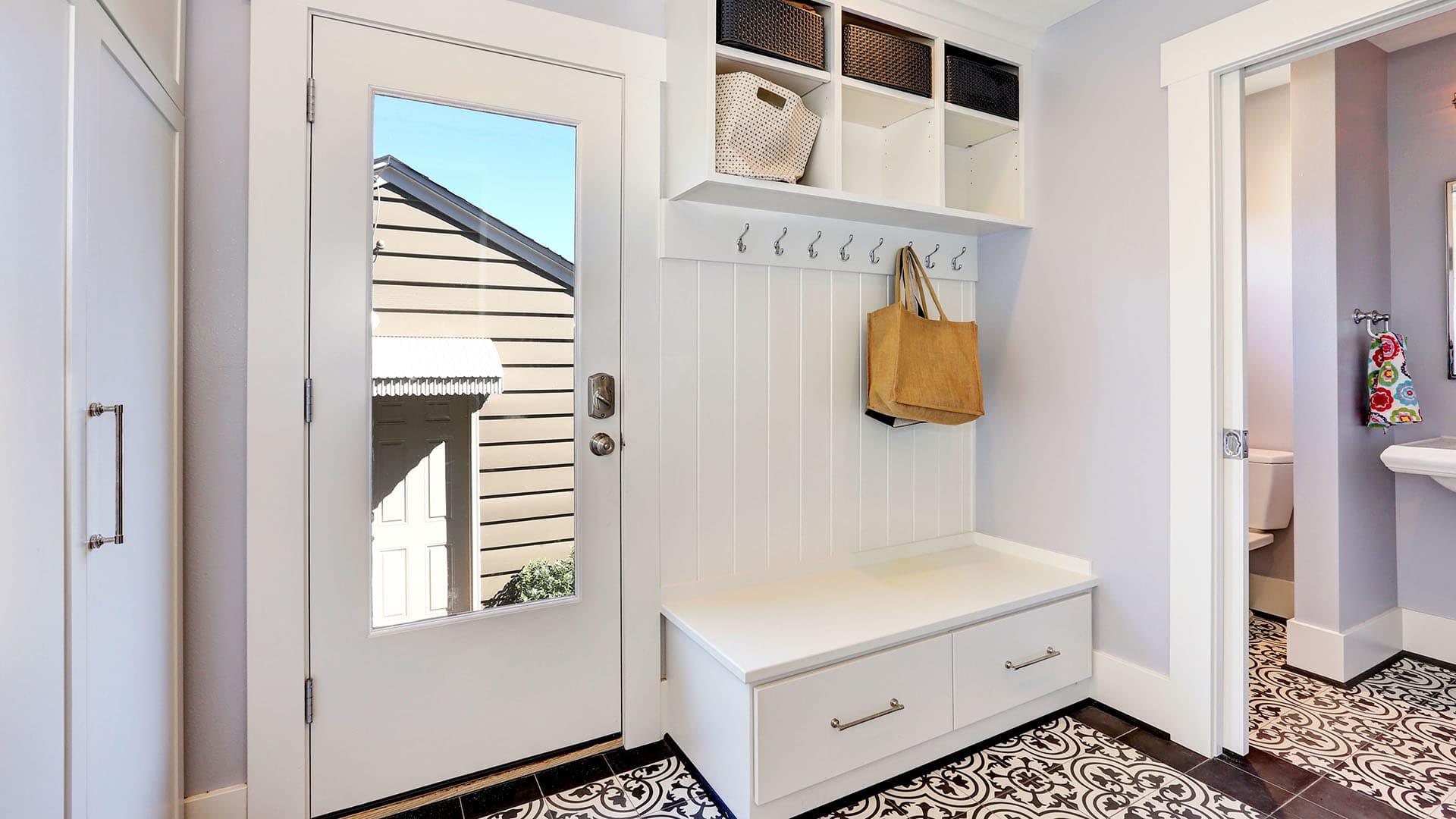 <p data-block-key="w7n5d">Jos kodissa on tilaa toteuttaa, voi lapsiarjen pelastus olla kyllin iso eteinen, jossa jokaiselle tavaralle on oma paikkansa.</p>