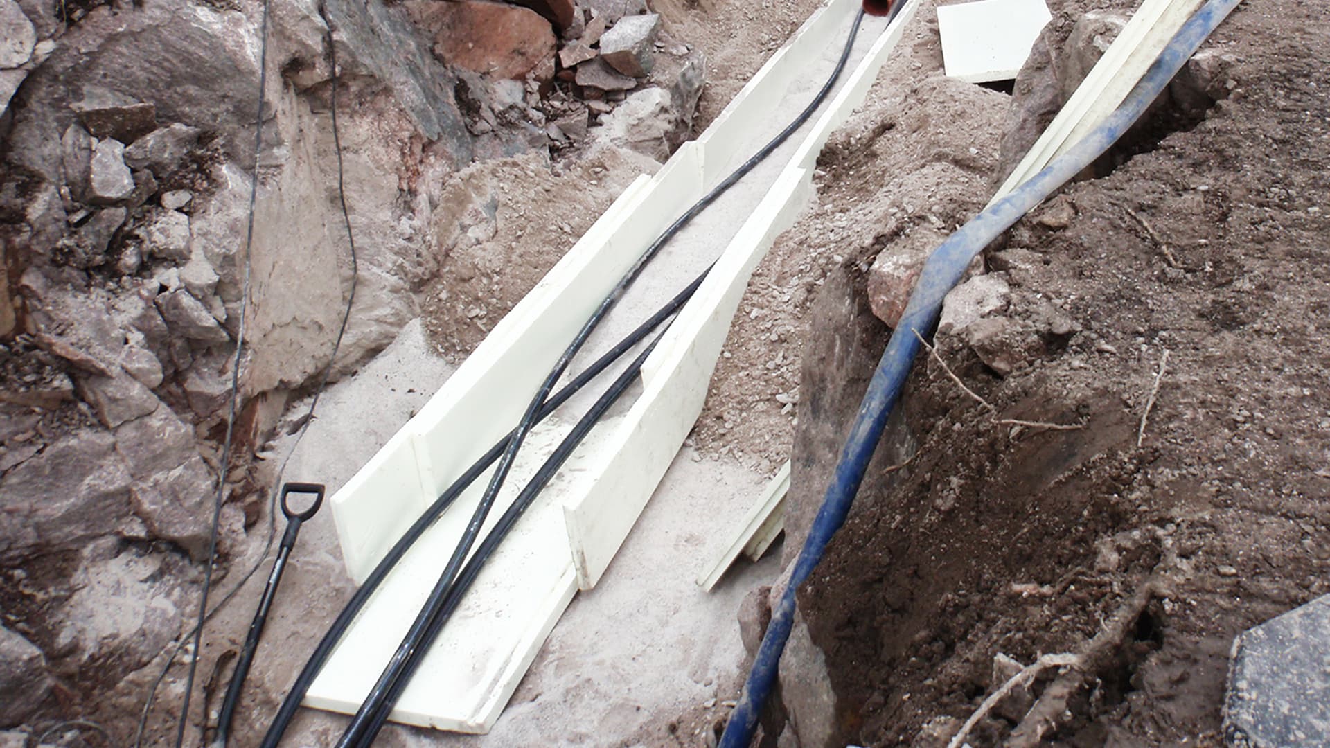 Putkikaivantojen eristäminen finnfoam-eristettä käyttäen