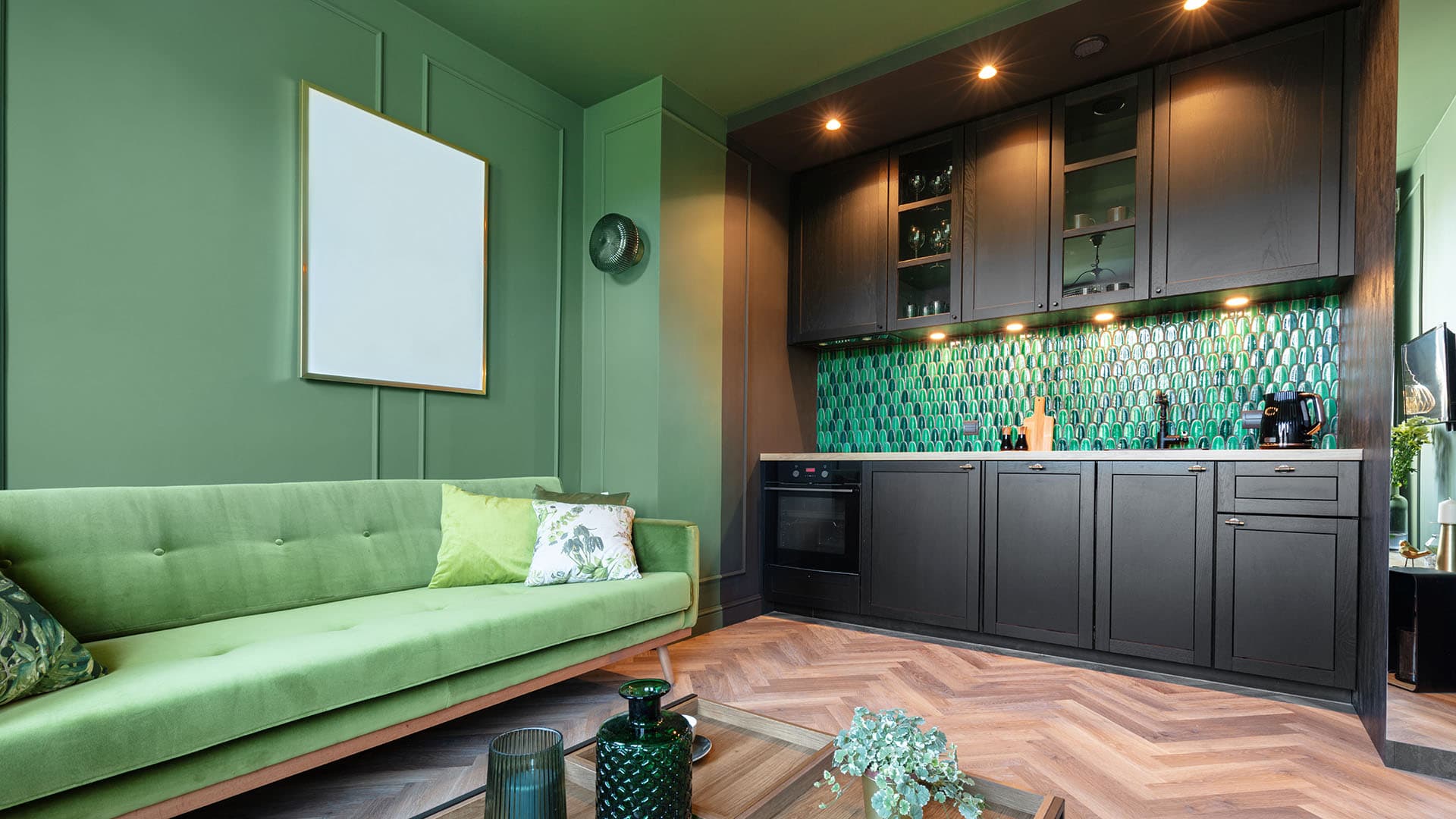 <p data-block-key="2sxtb">Tässä sisustuksessa ei ole vain ripaus vihreää.</p>