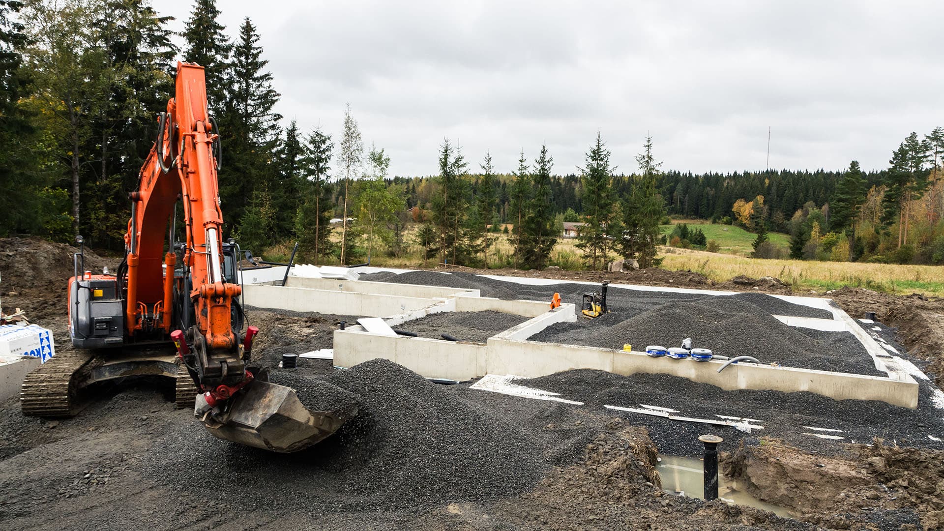 <p data-block-key="z167w">Yleiskuva tontilta ja perustuksista.</p>