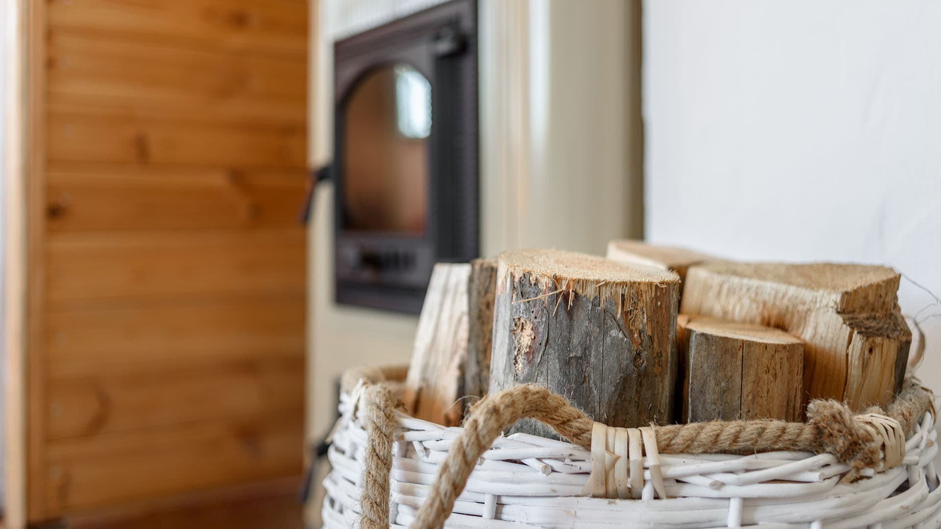 Herätä kylmä takka ja hormi varovasti