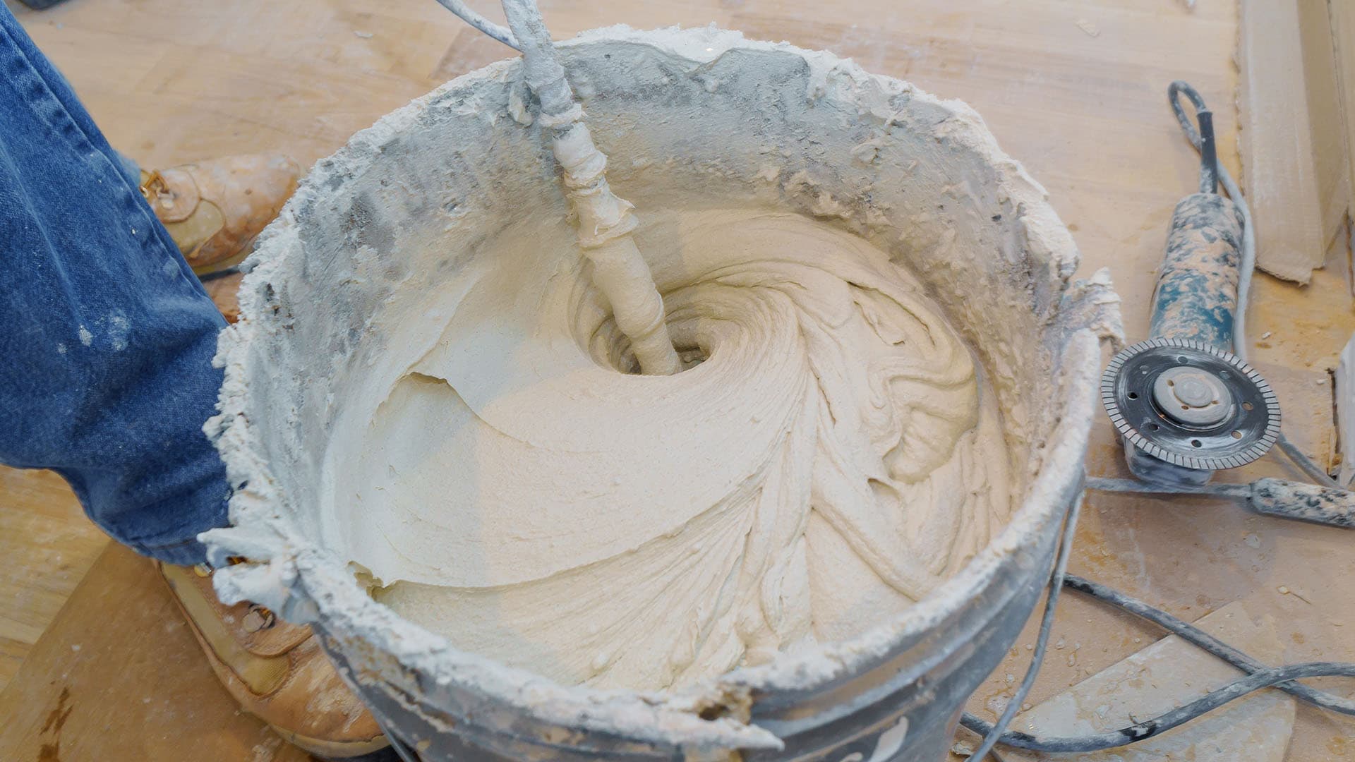 <p data-block-key="ika3h">Ensin sekoitetaan laasti huolellisesti.</p>