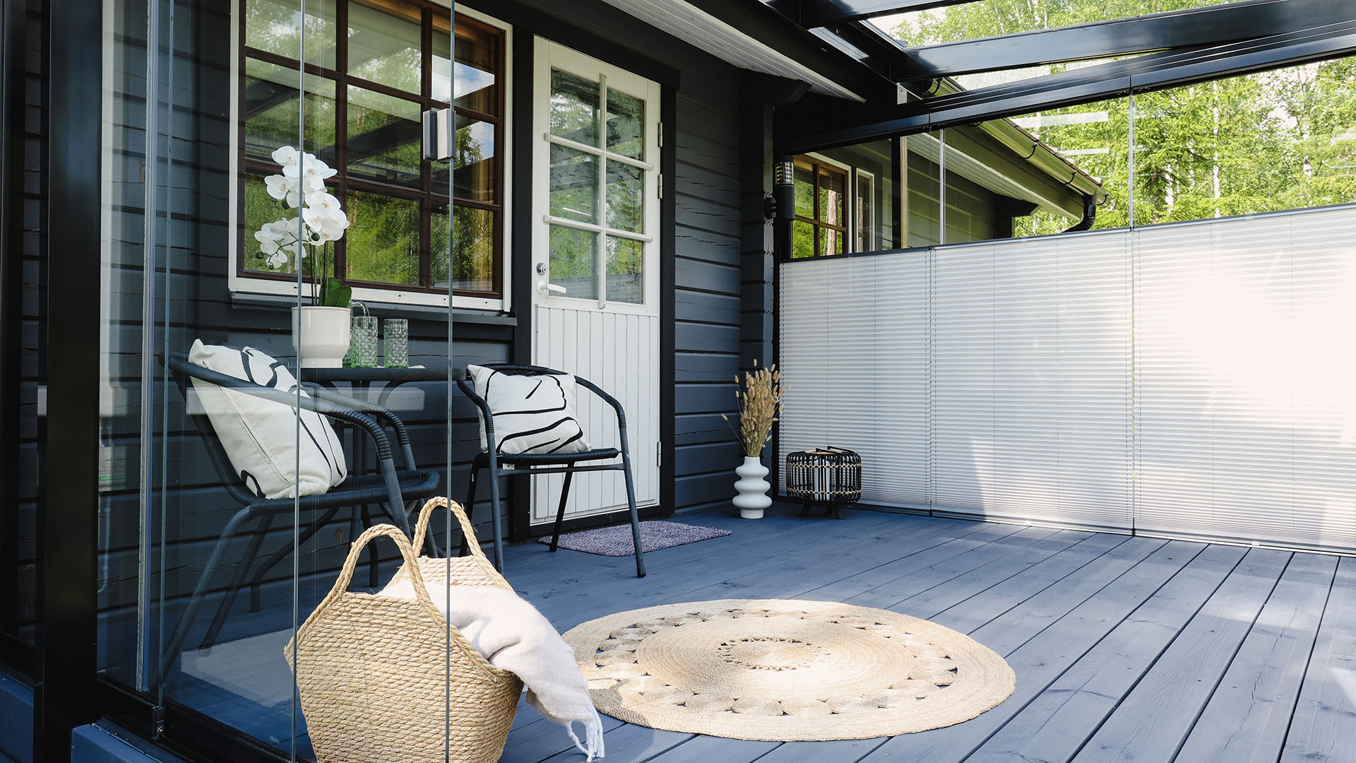 1920 lasitettu terassi oleskelutilana FI-Lemi-Terrace-15082024 (12)