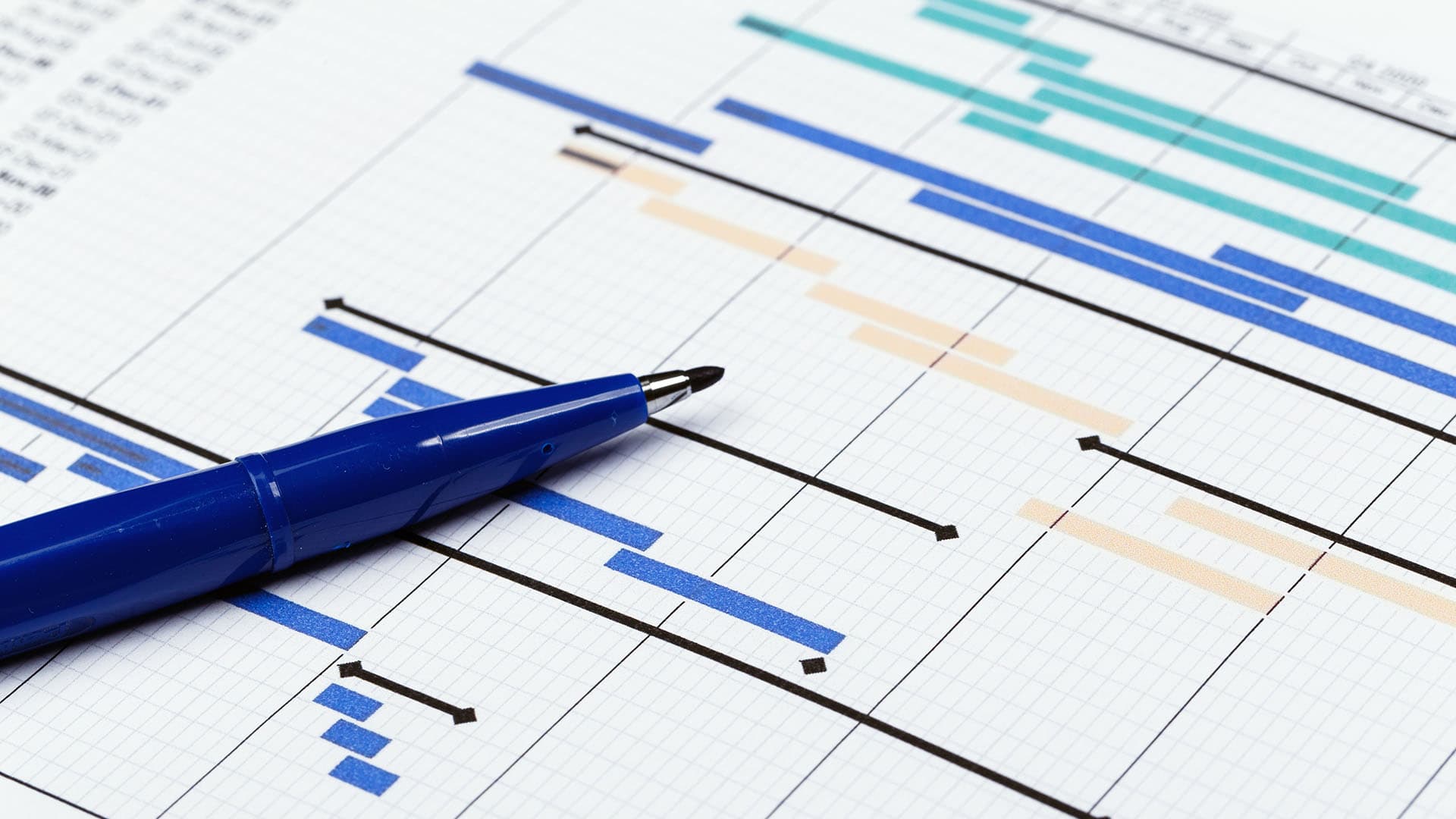 <p data-block-key="8pjt8">Työvaiheiden aikataulut ja niiden keskinäiset riippuvuudet on helppo hahmottaa janakaavion muodossa tehdystä yleisaikataulusta.</p>
