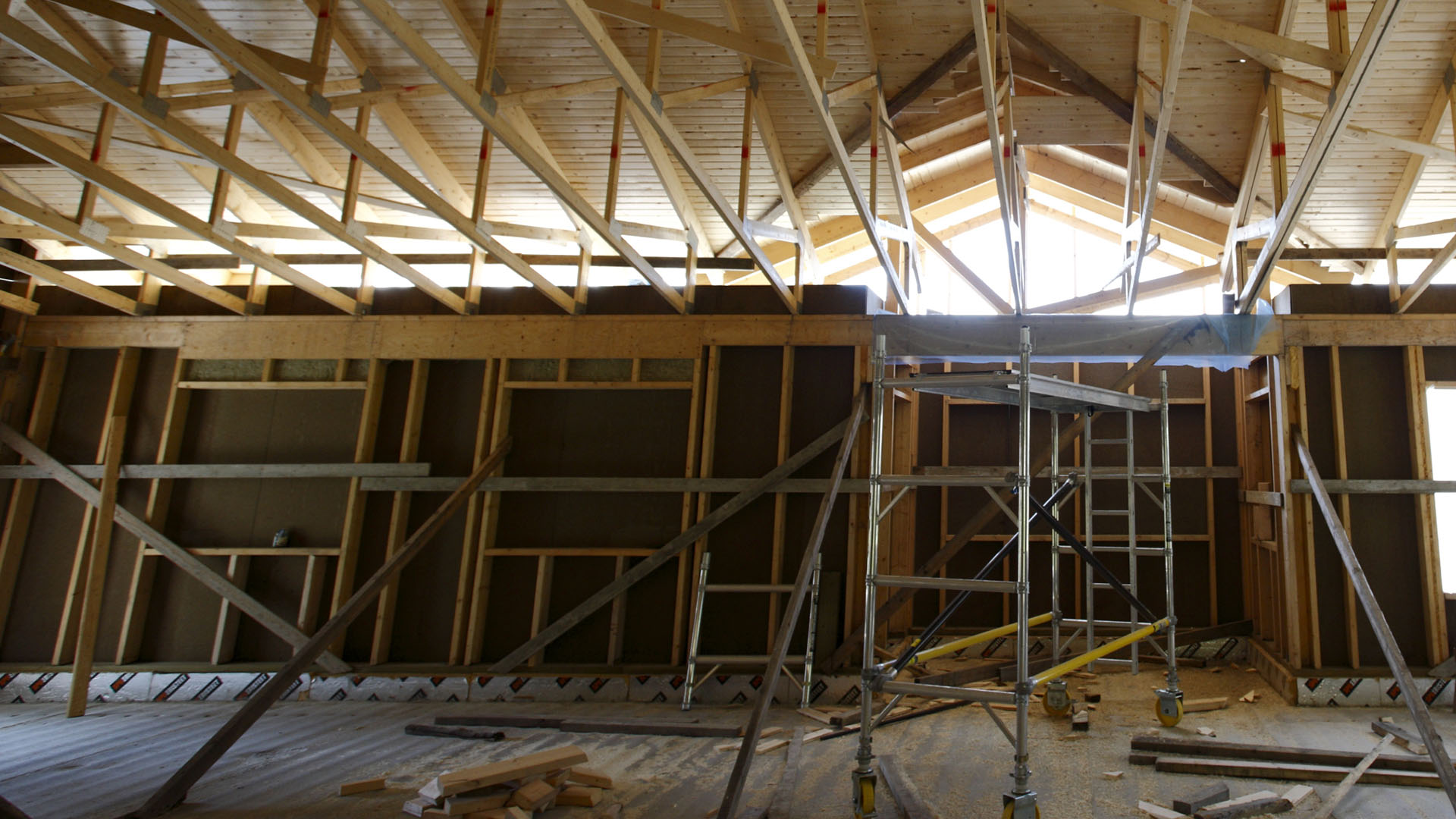 1920 tuulensuojalevyä asennettuna omakotitaloon MR