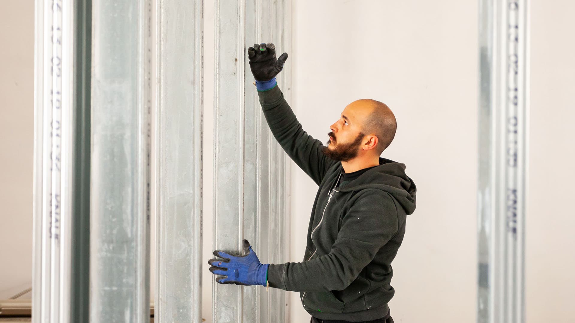 Teräsrangalla pystytät väliseinät nopeasti