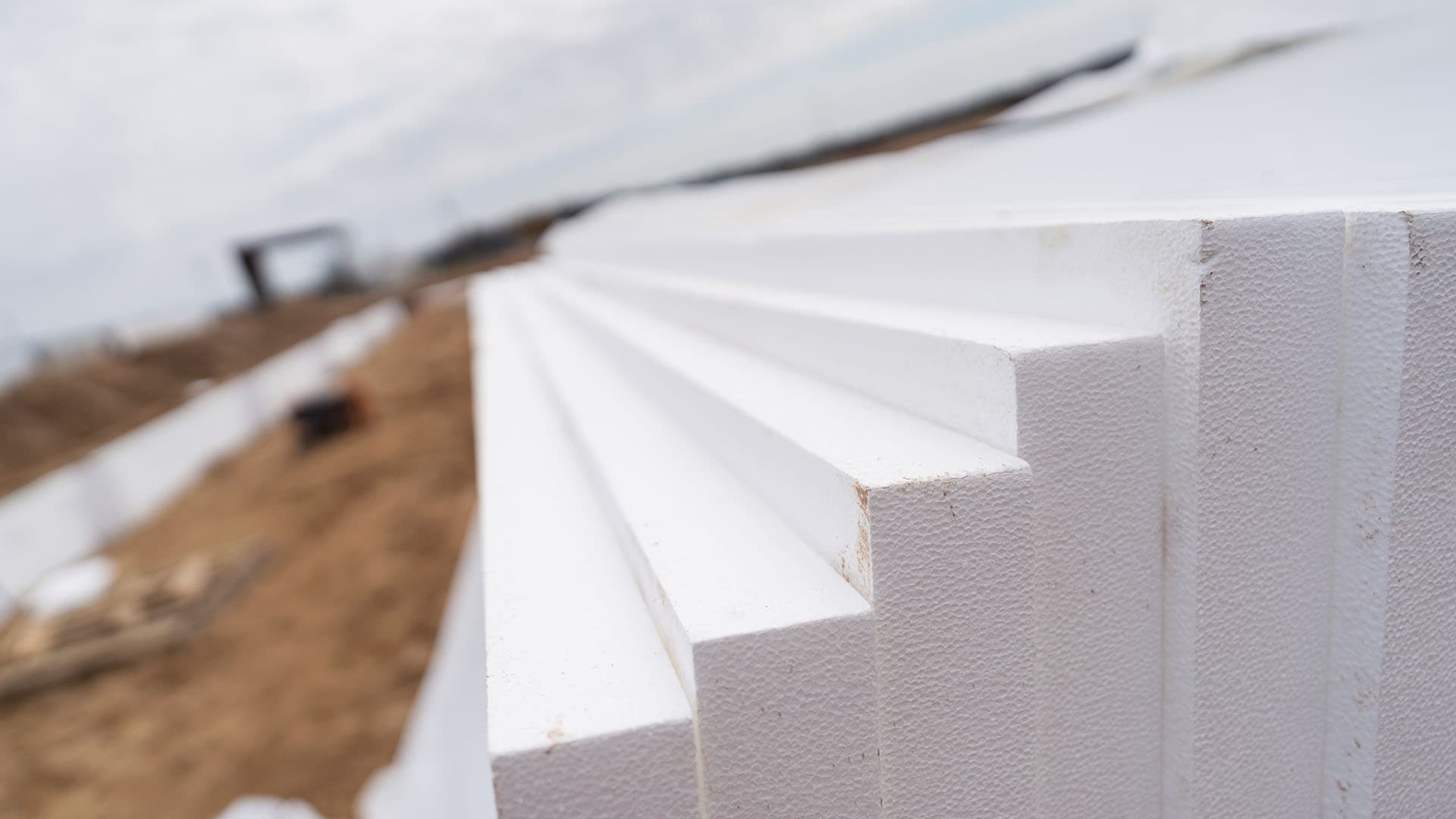 Alapohjan eristys ja routaeristys