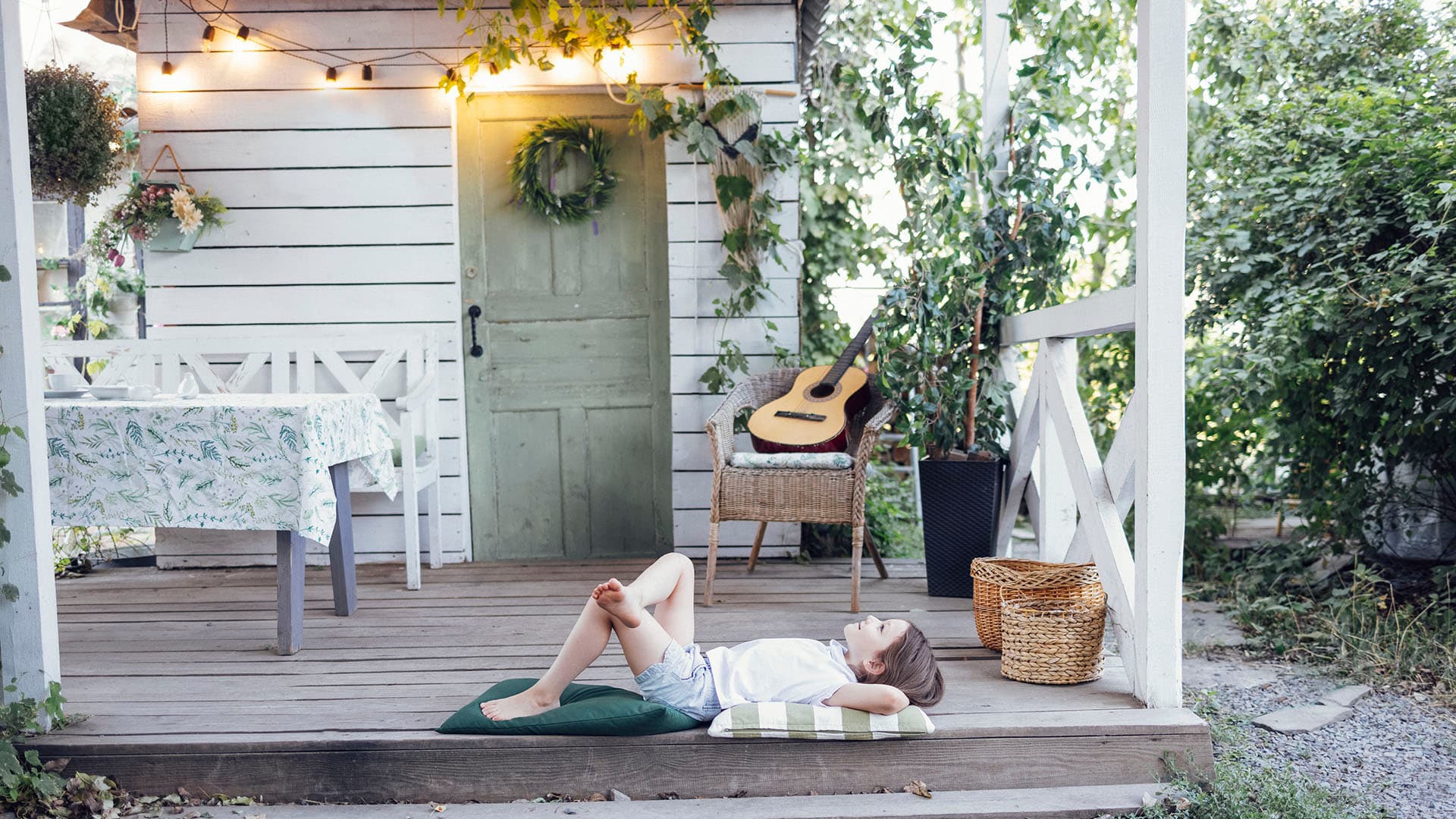 Valoa sähköttömälle mökille, leikkimökkiin tai grillikatokseen