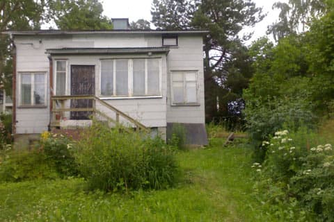 <p data-block-key="zobcp">Tontilla seisoi "purkukuntoinen talo".</p>