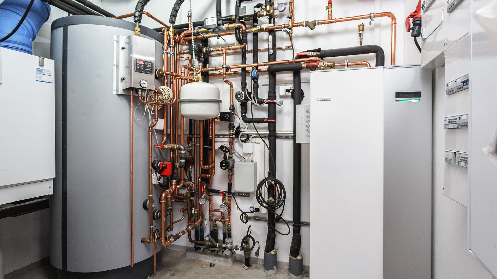 <p data-block-key="dbdry">NIBE™ F1145-maalämpöpumppu ja NIBE™VPA/VPAS-lämminvesivaraaja</p>