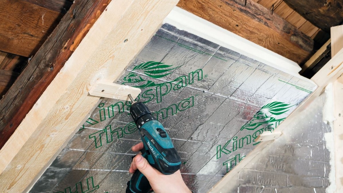 Yläpohjan lisäeristäminen Kingspan Therma -eristeellä