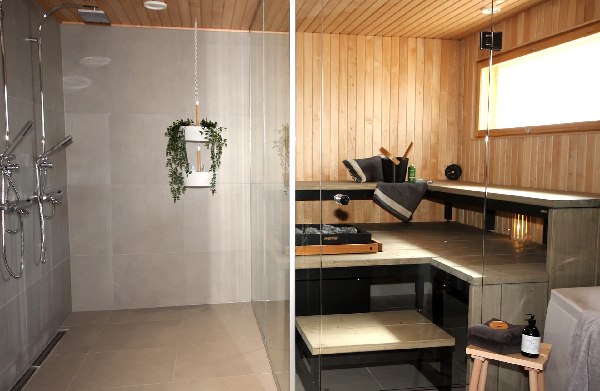 <p data-block-key="wmx3t">Vain lasiseinä erottaa saunan ja suihkutilat. Suihkut Oras. Kohde 8: OP Kotoisa</p>