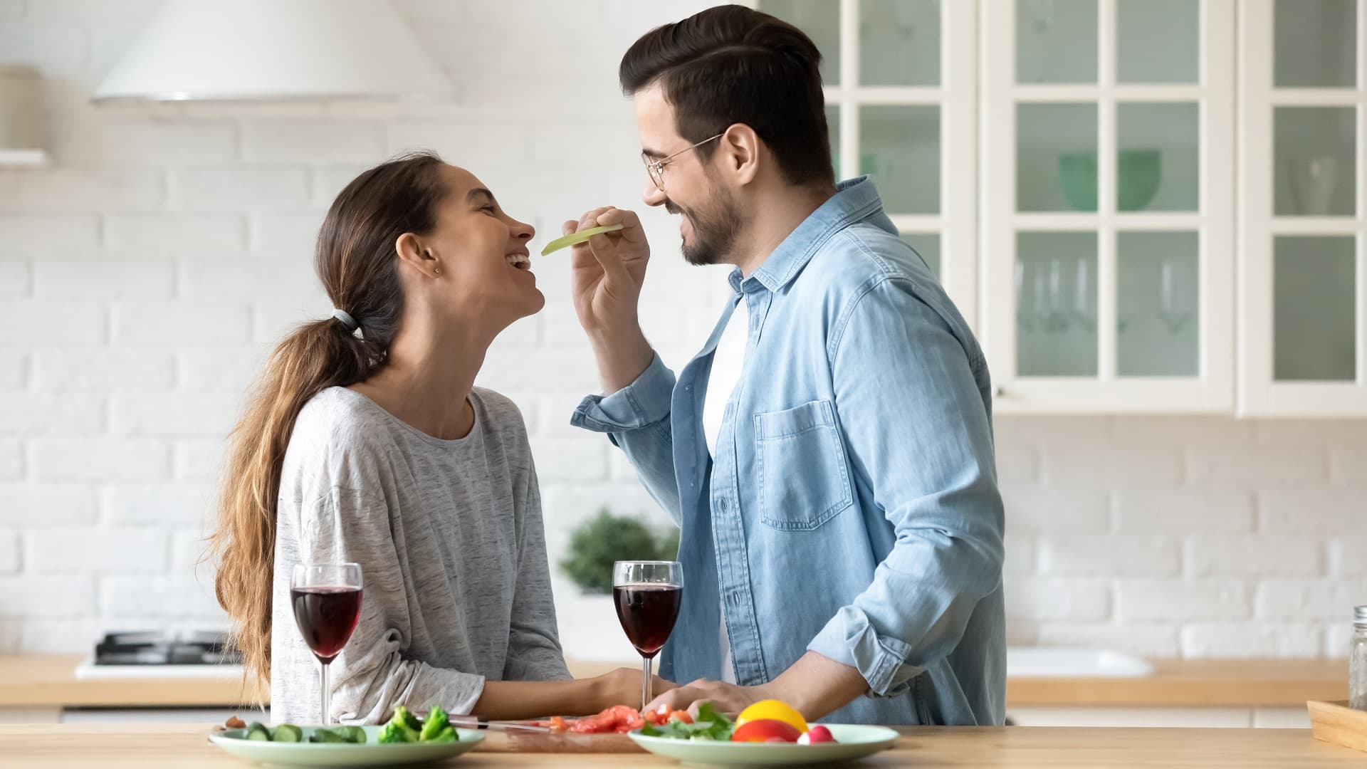 Gratinoitu savusuikalekiusaus ja paahdettu raitajuuri