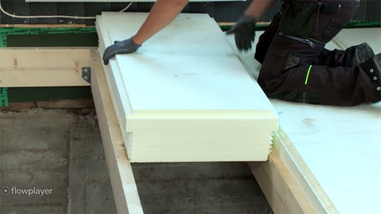 <p data-block-key="avdw2">Rossipohjaeriste asennetaan sisäpuolelta käsin koolausten väliin.</p>