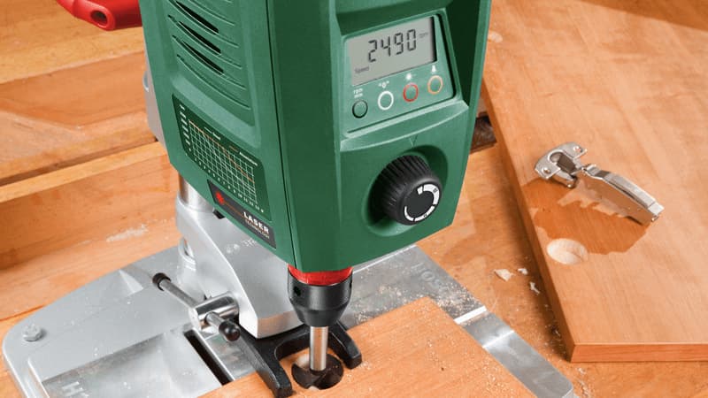 Tällä laitteella helpotat porausta puuhun ja metalliin