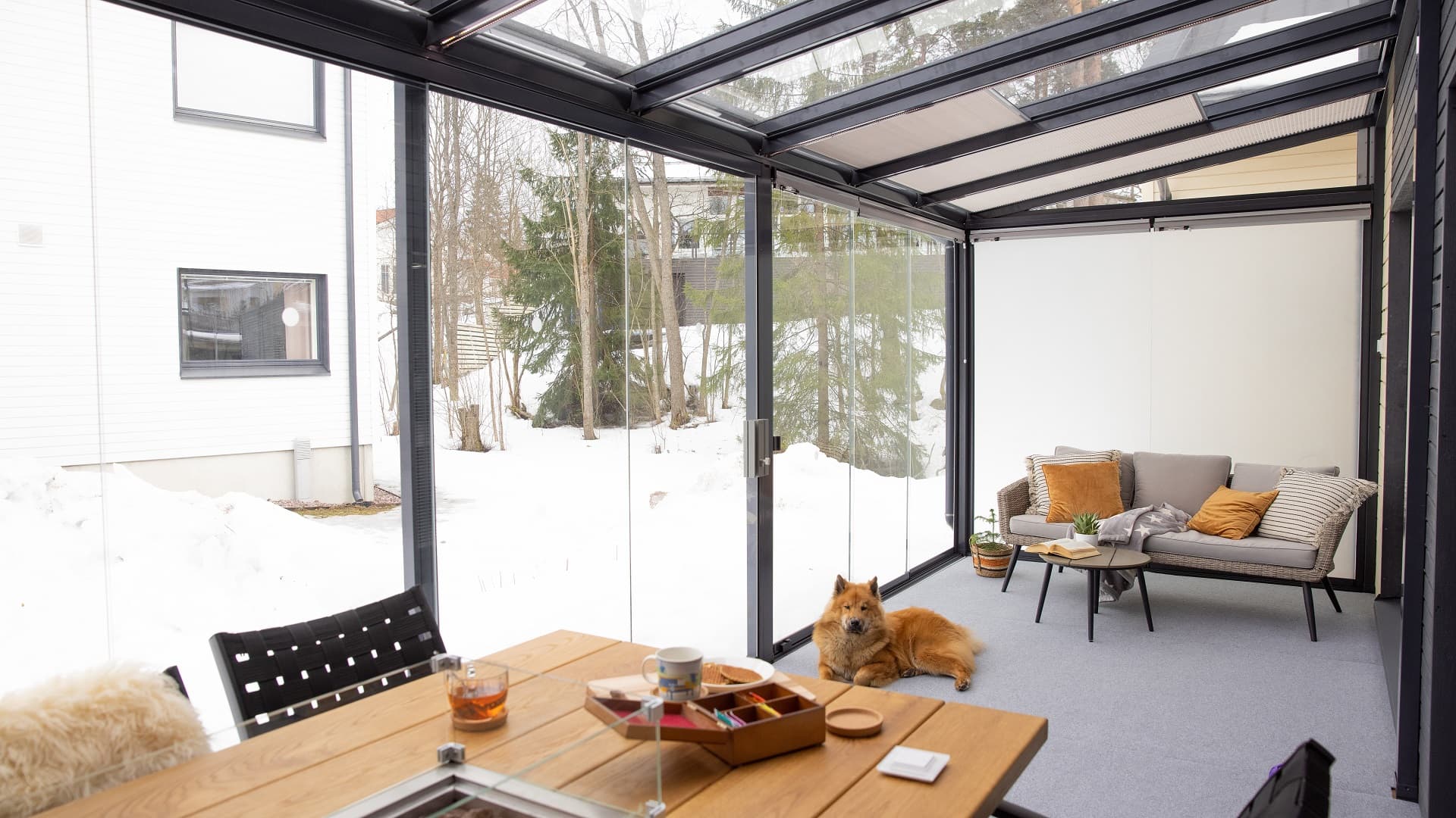 <p data-block-key="y0r11">Lasituksen myötä terassilla viihdytään läpi vuoden.</p>