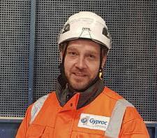 <p data-block-key="w4s2l">Tuotannon koordinaattori Sami Lönnberg vastaa Gyprocin kierrätyskipsilaitoksesta, kierrätyskipsiasiakkuuksista ja osasta raaka-aineiden hankintaa.</p>