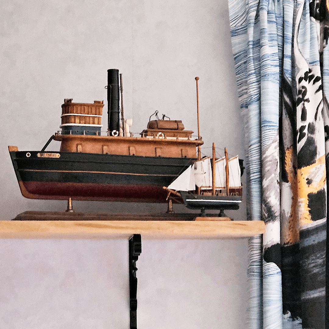 Arja Pollari yksityiskohta hylyllä laiva