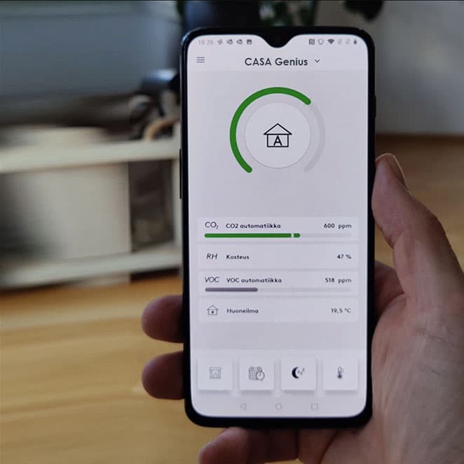<p data-block-key="17rz9">Etäohjaus sujuu kätevästi kännykkäsovelluksen avulla.</p>