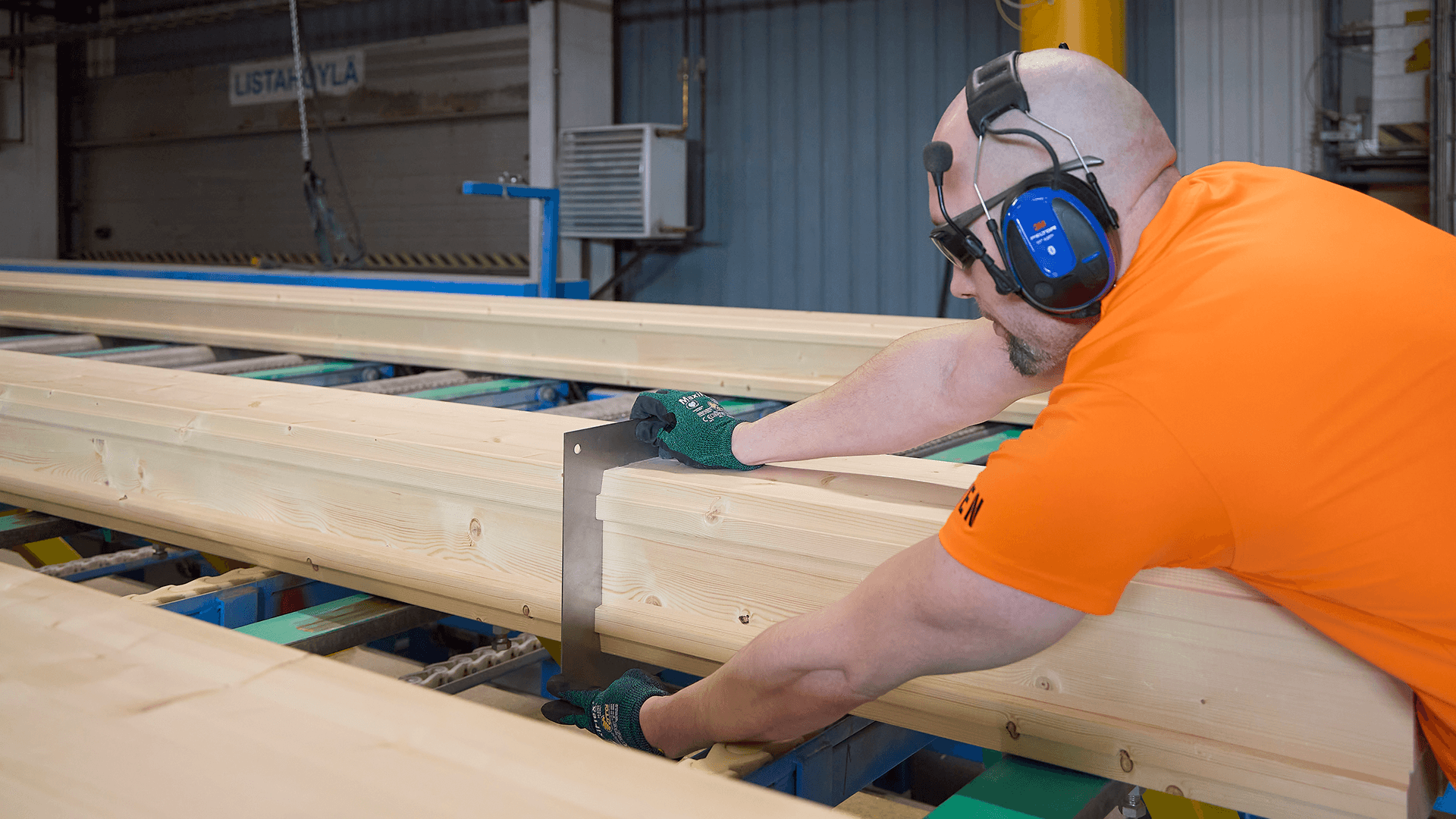 Finnlamelli hirsitalotehtaan hirsilinja 1920x1080