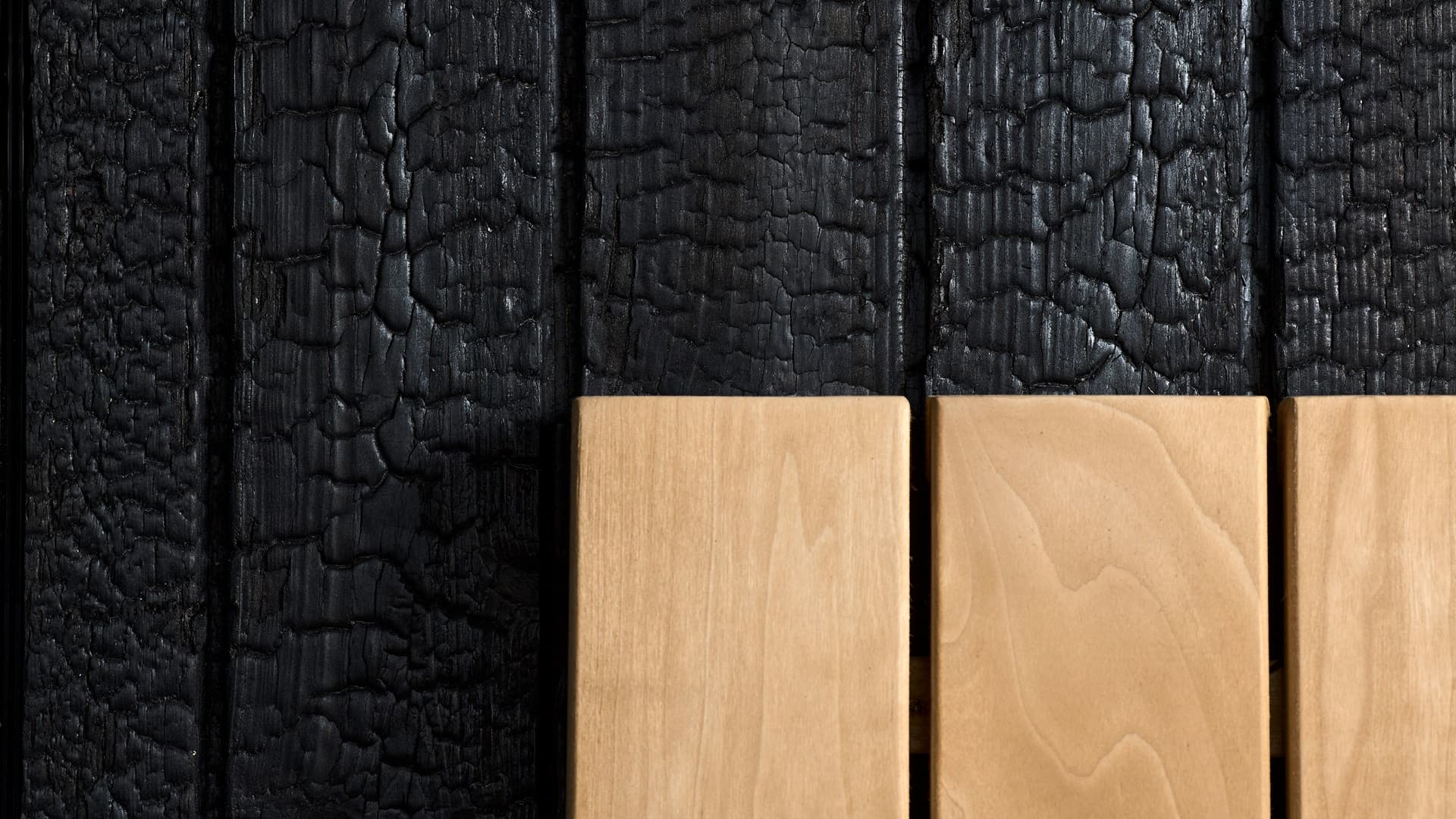 <p data-block-key="ymizz">Hiilletty puu tuo syvyyttä ja rauhaa saunan tunnelmaan.</p>