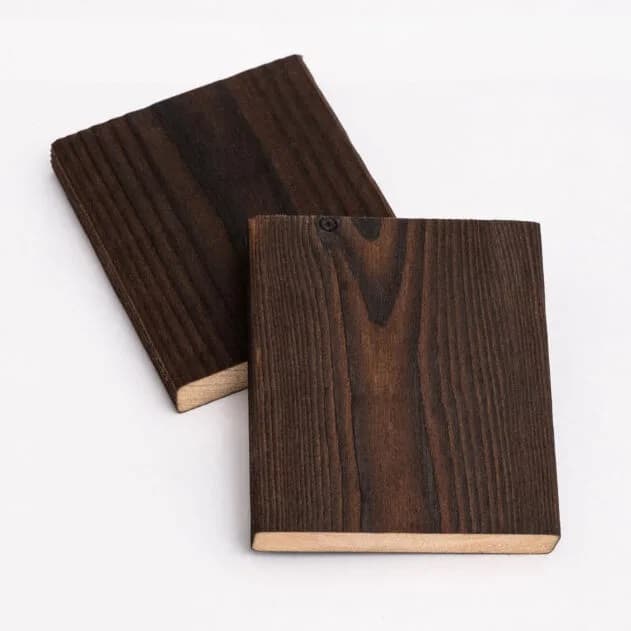 <p data-block-key="nqtuw">Kaarna. Käsittely: hiilletty, pesty, harjattu, öljytty. Materiaali: mänty / Kiertopuu®</p>