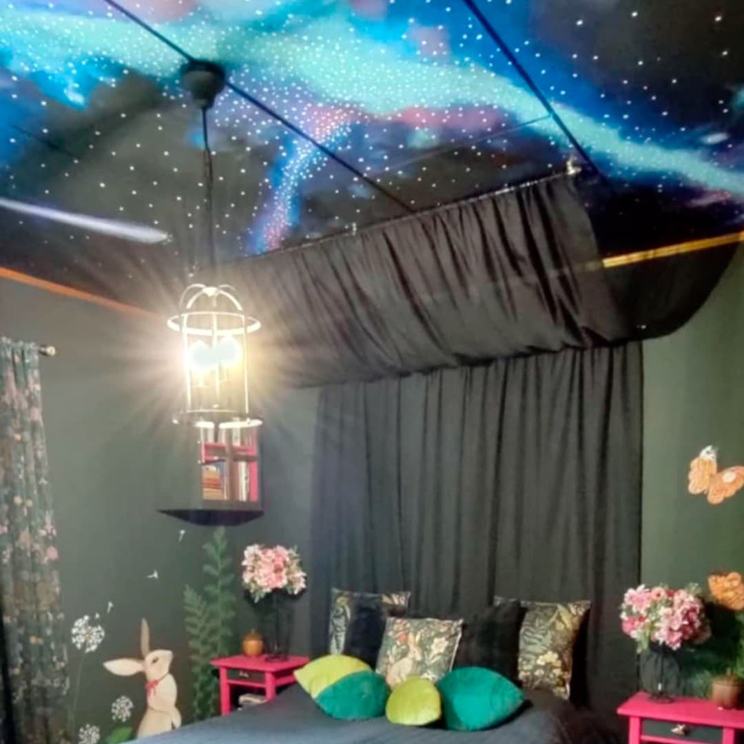 kattoon maalattu galaxi