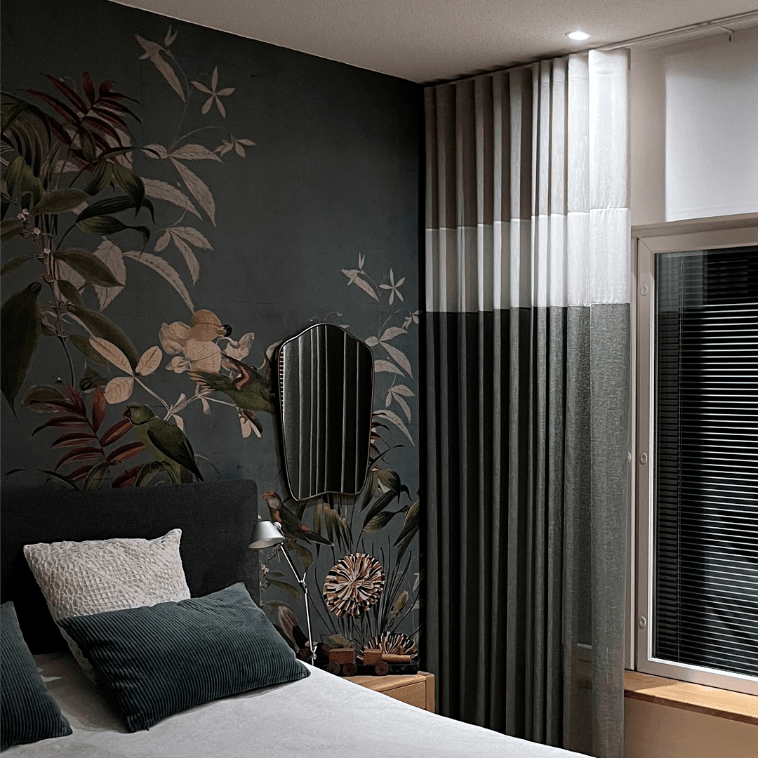 verhot ja ikkunalauta sekä sivupöytä