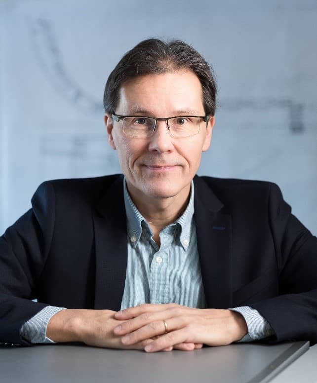 <p data-block-key="0rx7f">Doventuksen arkkitehti SAFA ja toimitusjohtaja <b>Tero Seppänen</b> toimii hankkeessa pääsuunnittelijana. Hän vastaa kokonaisuuden hallinnasta ja varmistaa, että kaikki suunnitelmat tukevat toimivaa, määräykset täyttävää ja asiakkaan toiveiden mukaista lopputulosta.</p>