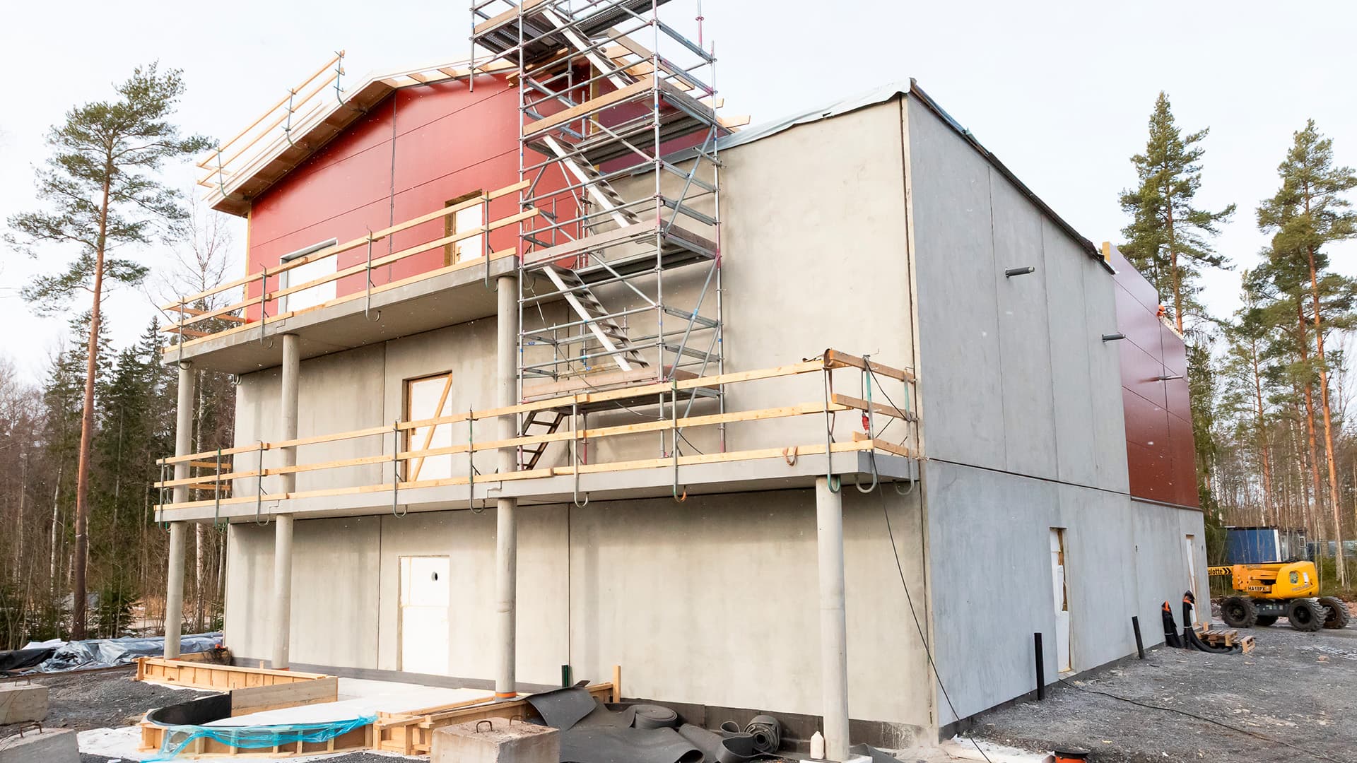 Luotitalo-hankkeen sisäiset rakenteet: Ballistiset seinät ja myrkkykerrokset