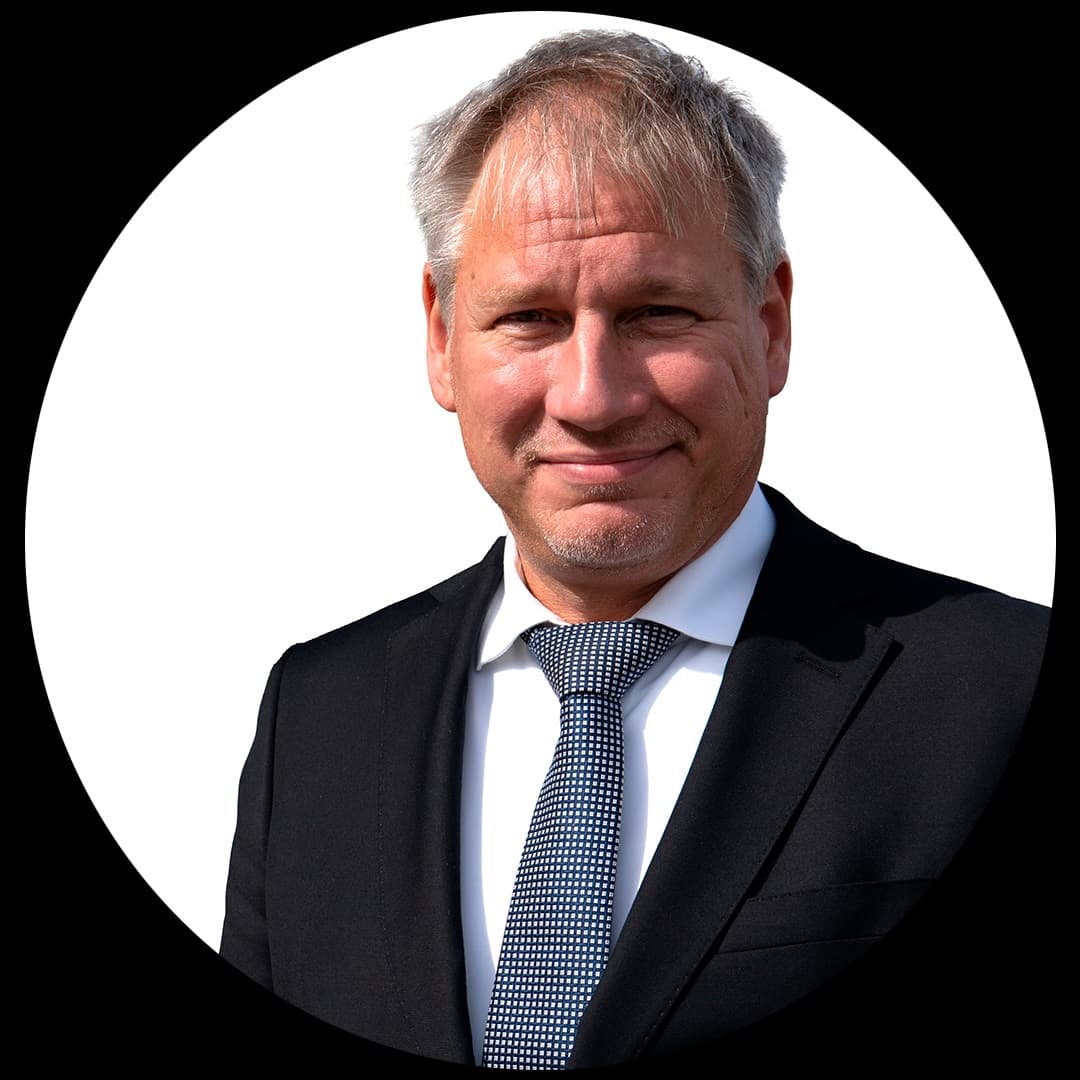 <p data-block-key="yomlh">Jurinetin Markus Talvio neuvoo messuilla taloyhtiöiden korjaushankkeiden lakiasioissa.</p>