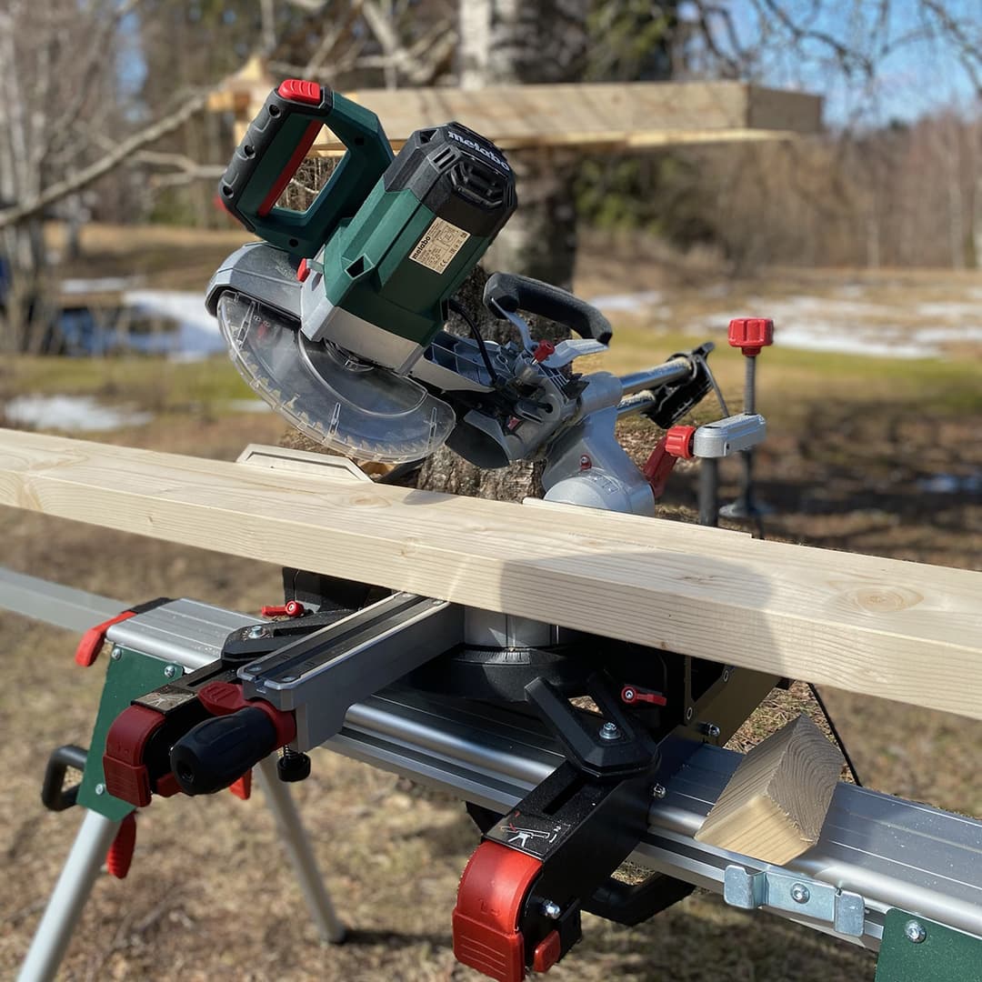 <p data-block-key="v6r62">Metabo KGS 254M:ssä on suuri leikkauskapasiteetti leveiden työkappaleiden liukutoiminnon ansiosta.</p>