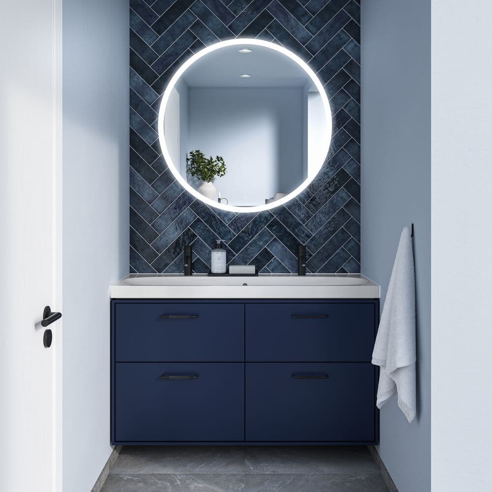 <p data-block-key="04ihw">IDO Sense Art -kylpyhuonekalusteet yönsinisessä sävyssä & Geberit Option Round -valopeili.</p>