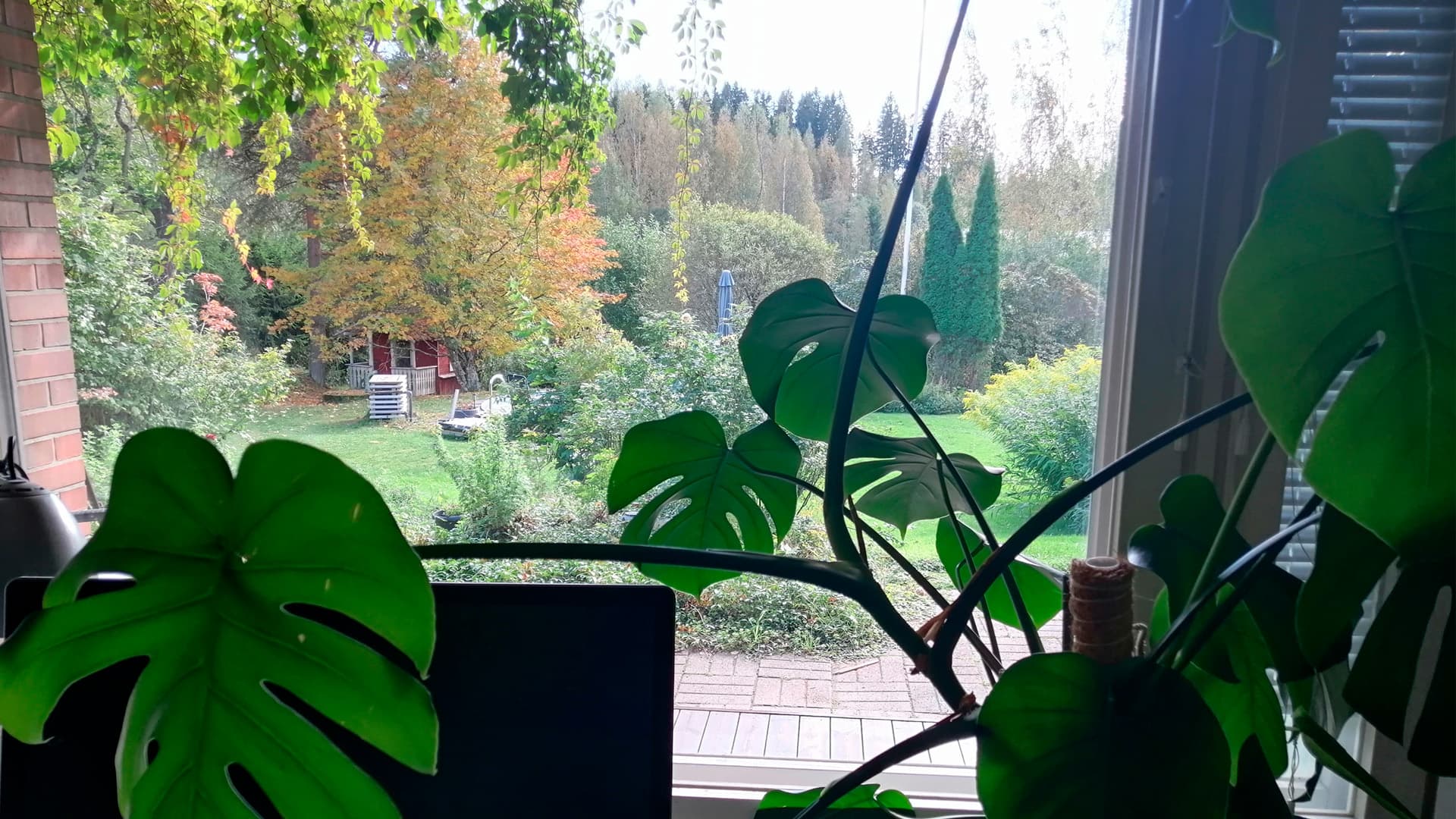 <p data-block-key="h6hn1">Myös maisema toimii huoneen katseenvangitsijana.</p>