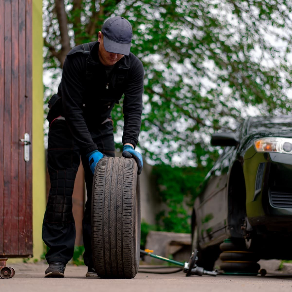<p data-block-key="n28wz">Kun renkaat varastoidaan huolellisesti, ne pysyvät hyväkuntoisina pidempään ja ovat heti käyttövalmiit seuraavan kauden koittaessa. (Kuva: Envato)</p>