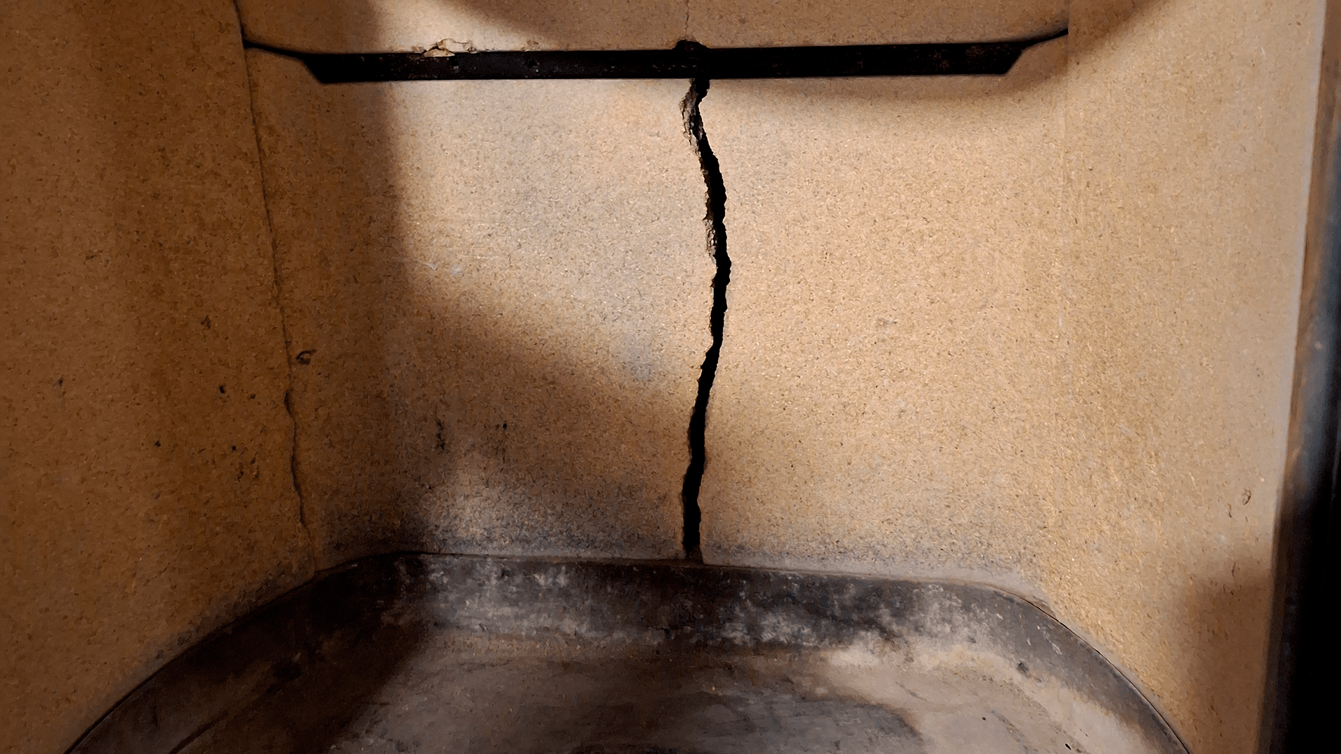 halkeama takassa-näin se korjataan-Rakennuskemia-1920x1080