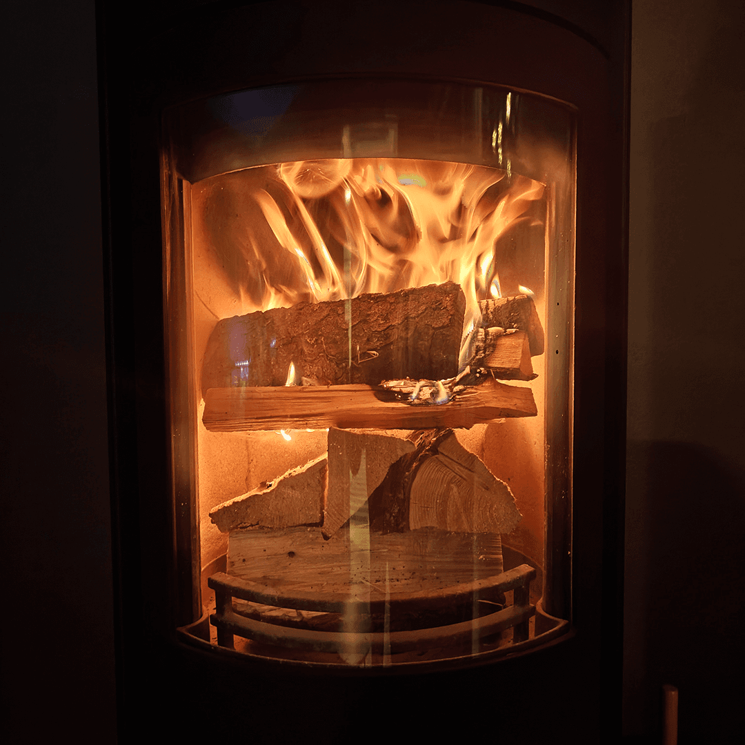 <p data-block-key="qa6ov">Kun massa on kuivunut valmistajan ohjeen mukaan, tulisijan voi ottaa taas käyttöön. (Kuva Sari Nieminen)</p>