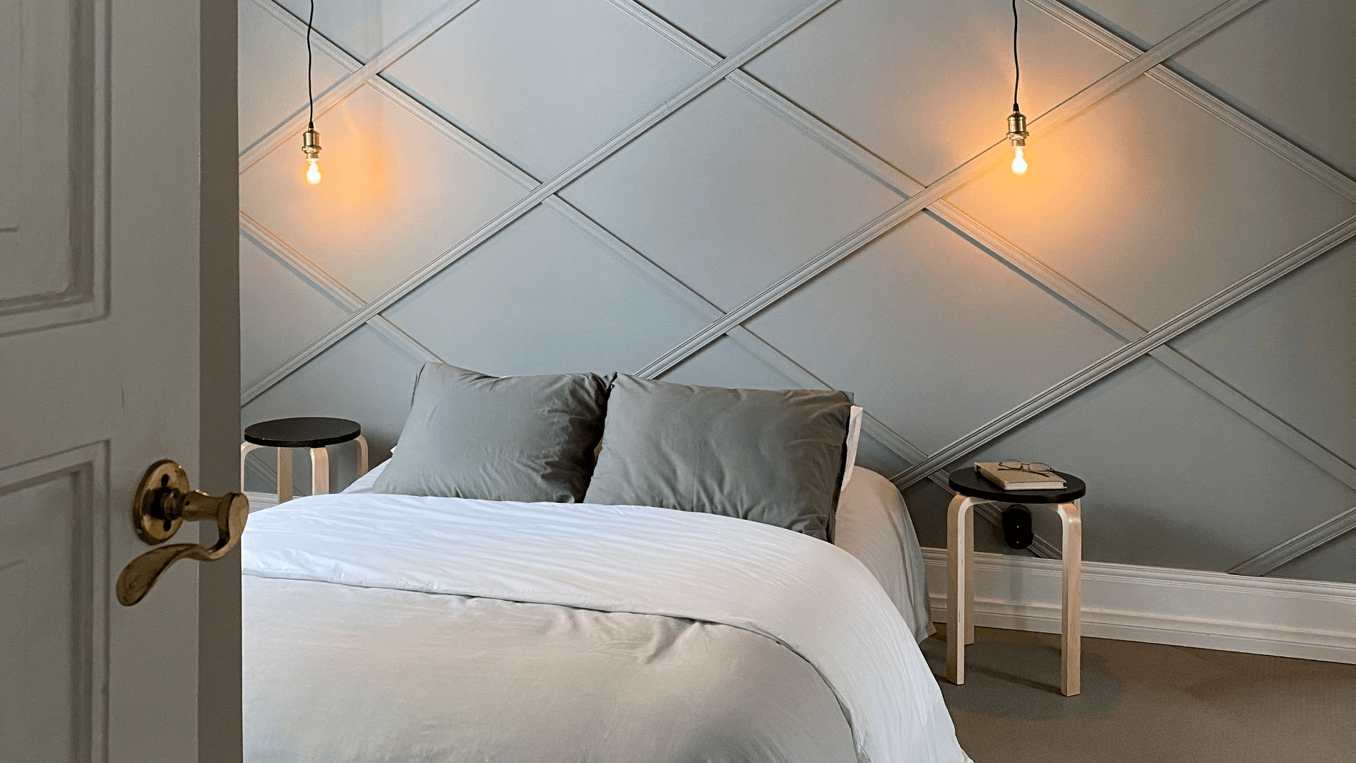 Historiallinen makuuhuone turkulaisessa puutalossa