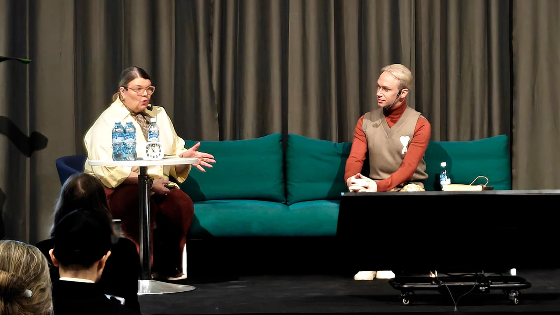 <p data-block-key="1il1q">Kevätmessujen lavalla Malla ja Christoffer keskustelivat, miten trendit kääntyvät omannäköisiksi ratkaisuiksi kotona. (Kuva Sari Nieminen)</p>