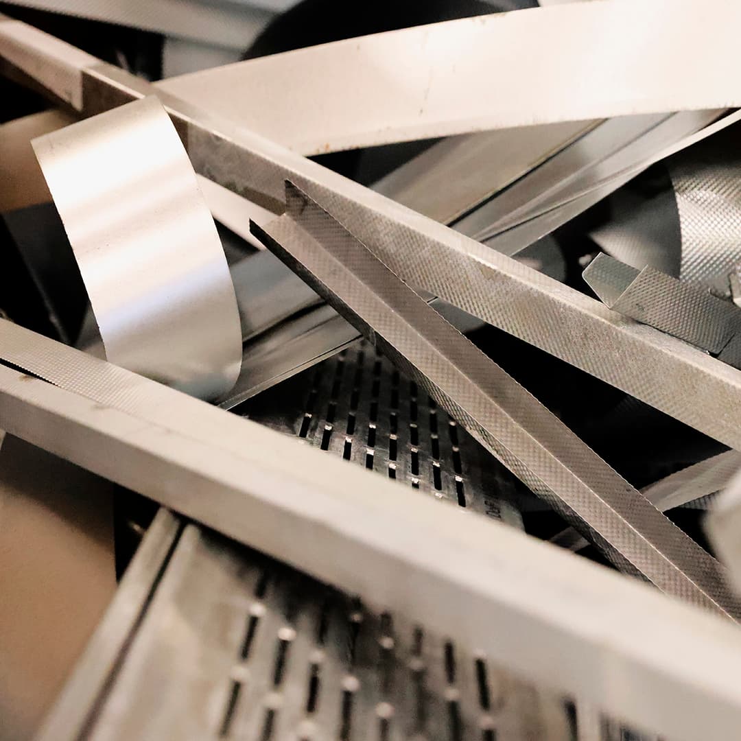 kuvassa teräsromua kierrätettäväksi