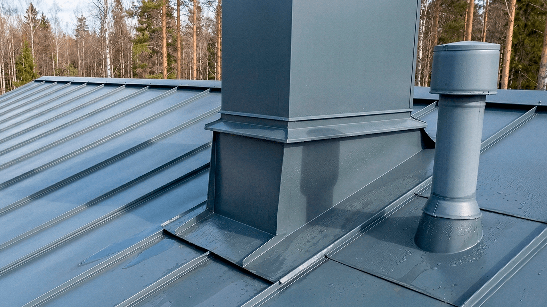 <p data-block-key="xbvtp">Läpiviennit, kuten savupiipun ja ilmanvaihtoputkien juuret, kuuluvat katon herkimpiin kohtiin ja vaativat erityisen tarkkaa tarkistusta. (Kuva Sari Nieminen, kuvan tekemiseen käytetty tekoälyä)</p>