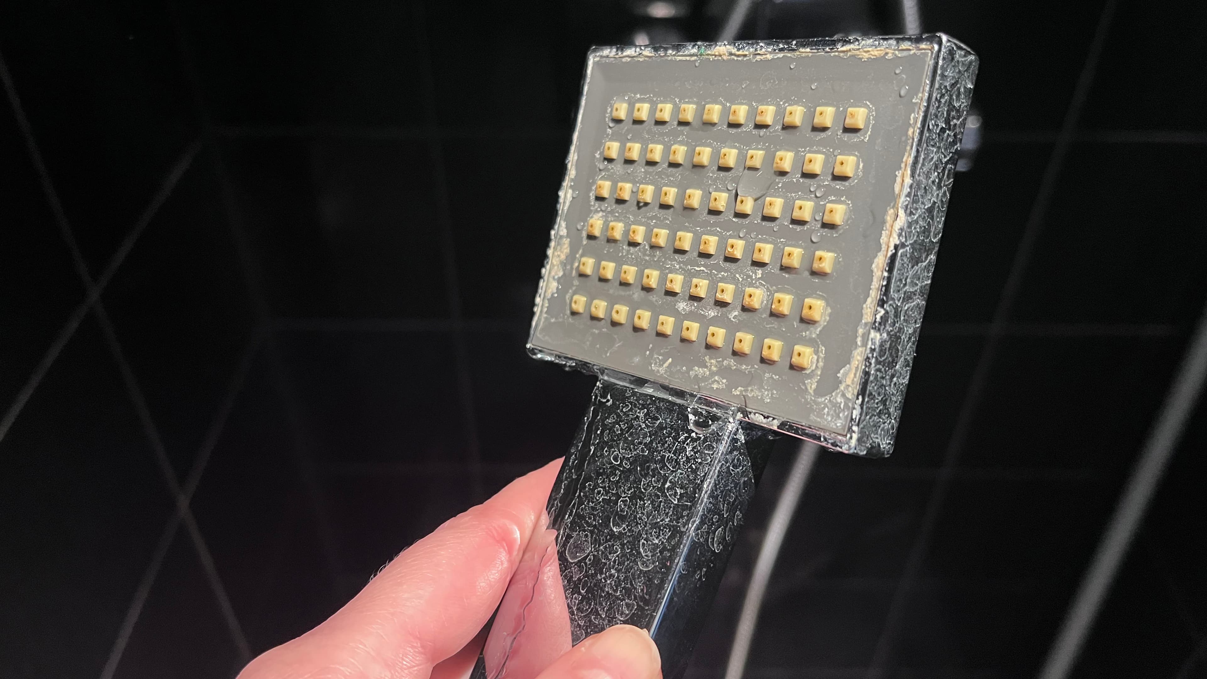 Voiko kalkin poistaa ilman hankausta? Toimitus testasi etikan tehon