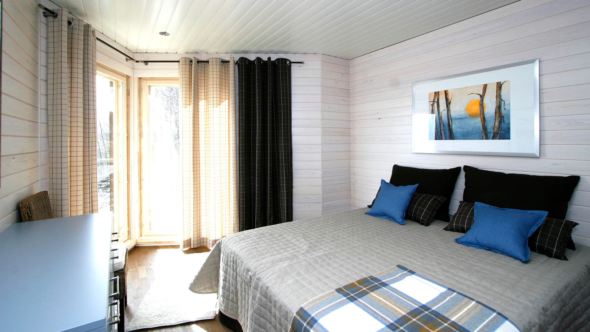 loma-asuntomessut reposaari 2008 Kastelli Eikka-mökki makuuhuoneen kulmaikkuna