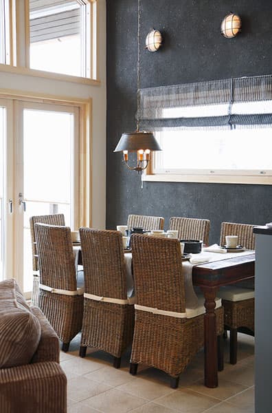 loma-asuntomessut reposaari 2008 Kastelli Eikka-mökki ruokailutila