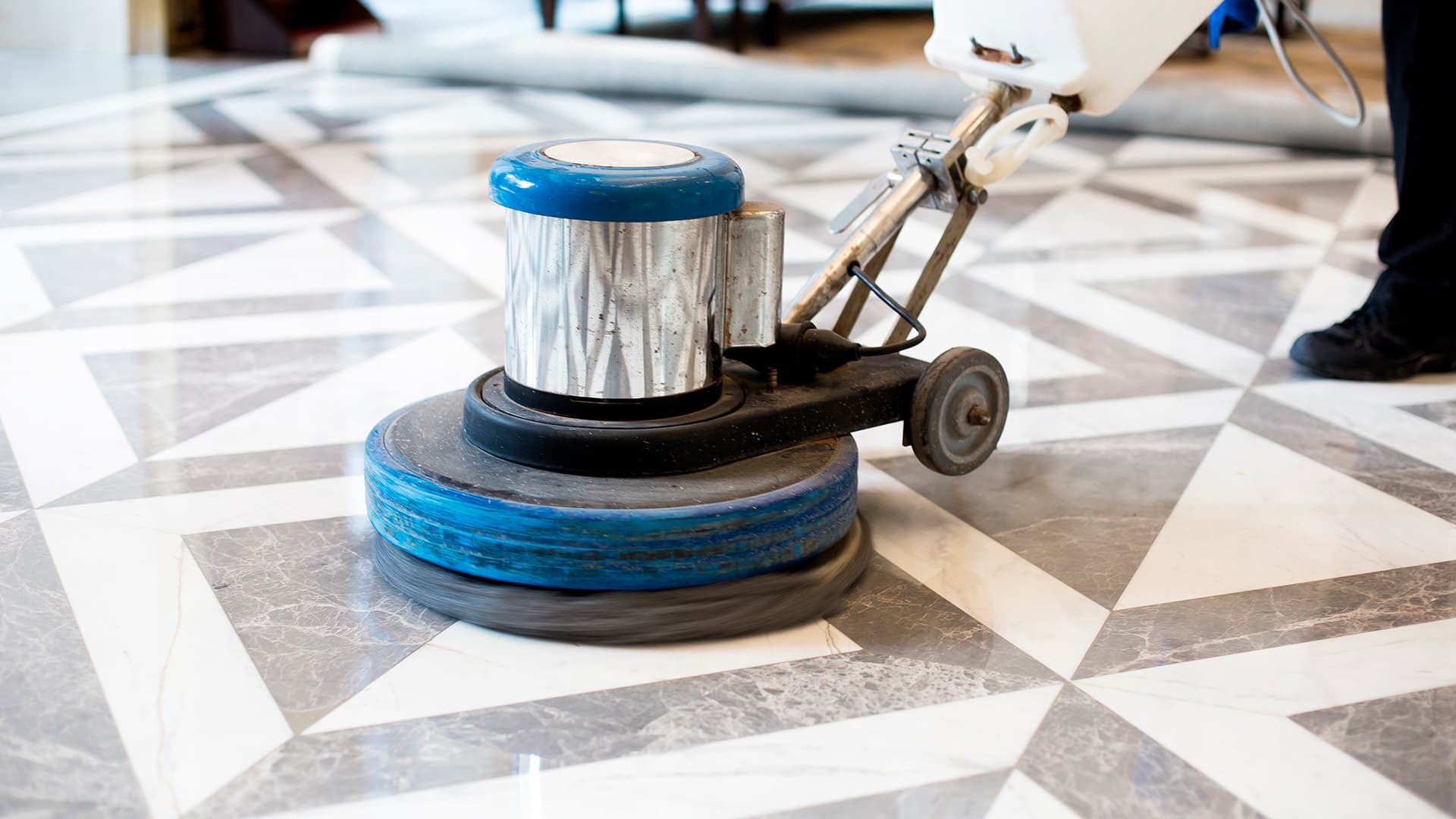 Viikon kysymys: Miten marmorilattian kiillon saa palautettua?