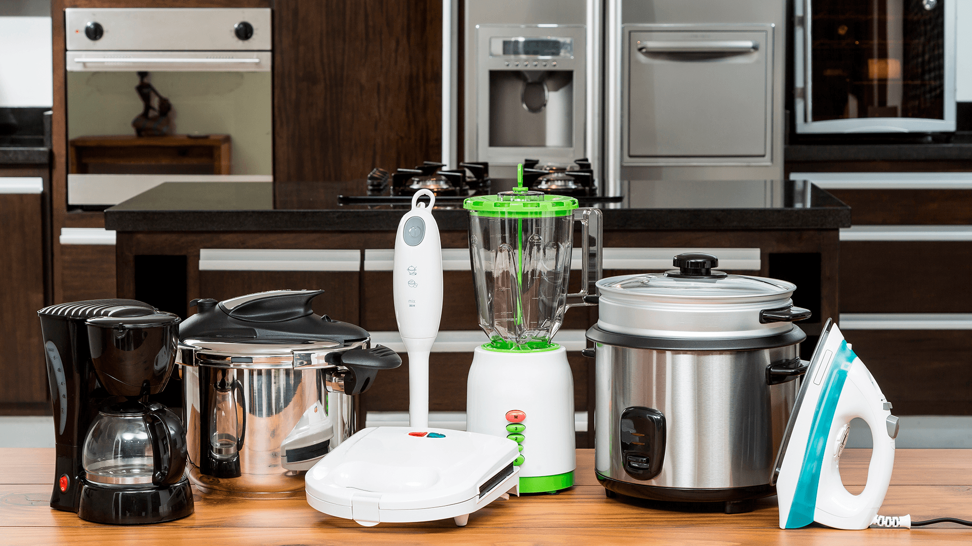 <p data-block-key="fqf65">Pienkoneille oma piste vapauttaa työtason ruoan esivalmisteluun ja pitää johdot hallinnassa. (Kuva Adobe Stock)</p>