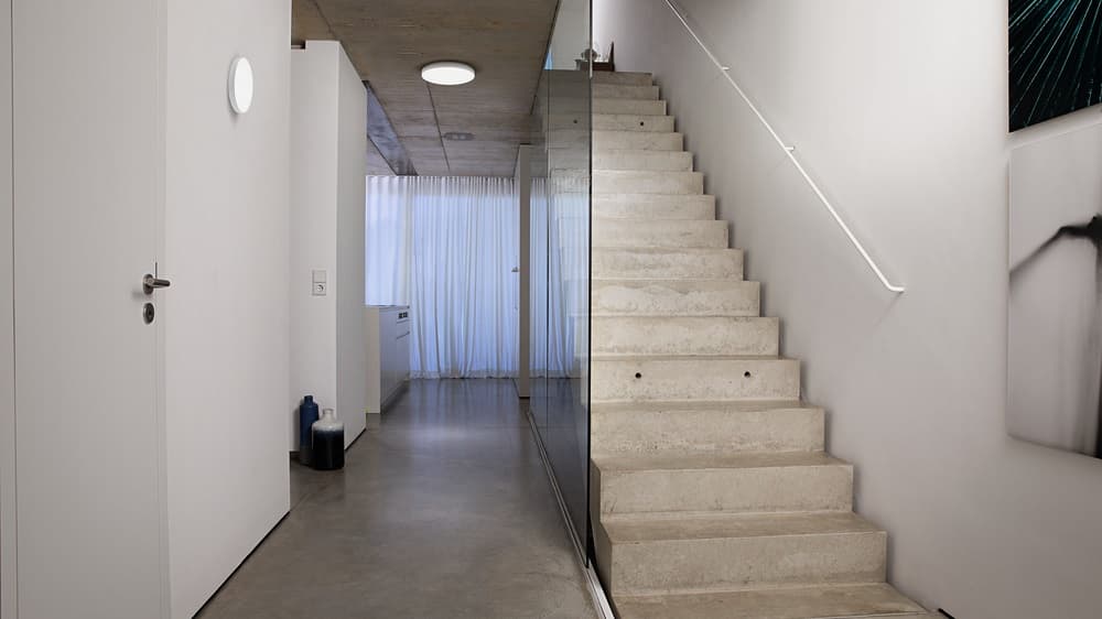 <p data-block-key="ctzu3">Suoran ja epäsuoran valaistuksen yhdistelmä luo miellyttävän tunnelman eri tilanteisiin.</p>